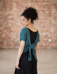 Knitted tee with tie-back. Knitting pattern: Tuberose by Amy Christoffers